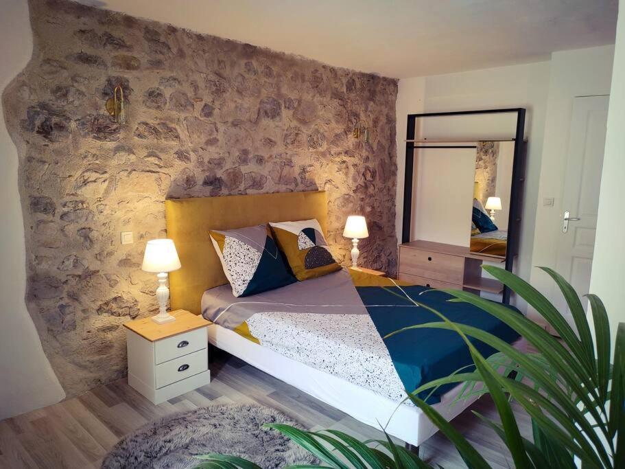 Maison De Village Avec Terrasse Hébergement de vacances *